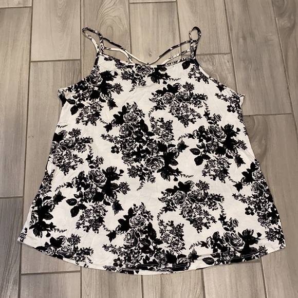 Free Kisses tank top 1X - Picture 5 of 5